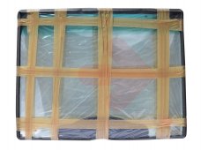 ČELNÍ SKLO HORNÍ LAMINOVANÉ ZELENÉ SE SÍTOTISKEM JCB CVA 827/80139